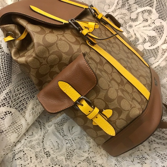 Hudson Backpack In Colorblock Signature Canvas - Picture 7 of 12